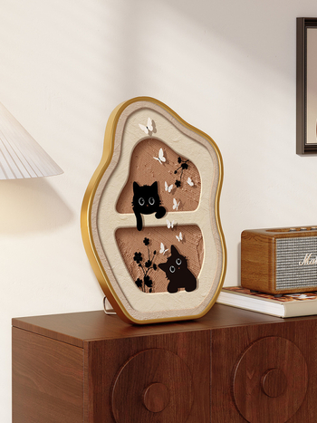 Κορνιζαρισμένος διακοσμητικός πίνακας σε μεσαιωνικό στυλ με μοτίβο γάτας για σαλόνι