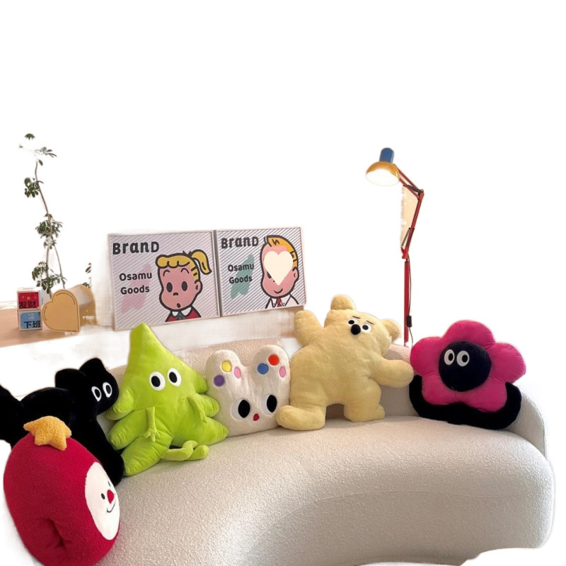 Pliušinis pagalvėlis su kačiuko ir meškiuko motyvu, animacinis siuvinėjimas, mielas stilius, PP medvilnės užpildas