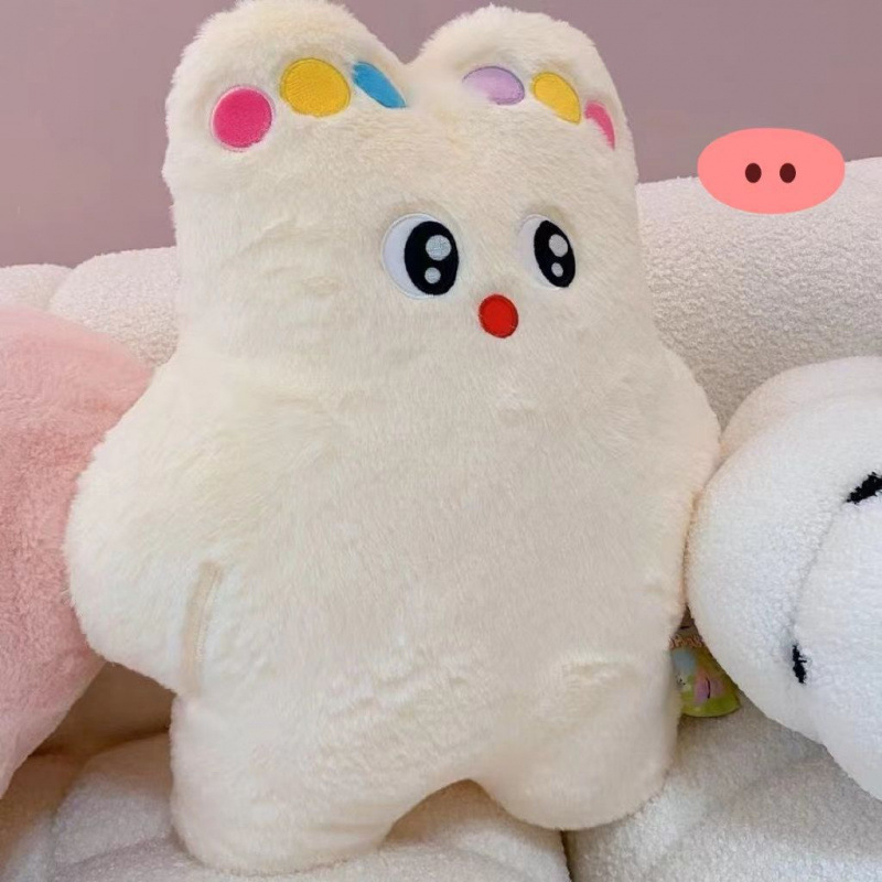 Pliušinis pagalvėlis su kačiuko ir meškiuko motyvu, animacinis siuvinėjimas, mielas stilius, PP medvilnės užpildas