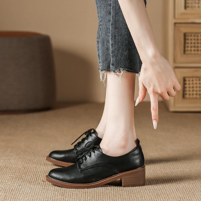 Brogue cipők valódi bőrből, kerek orr, 3-5 cm középmagas sarok, csúszásmentes talp, első réteg bőrből talpbetét