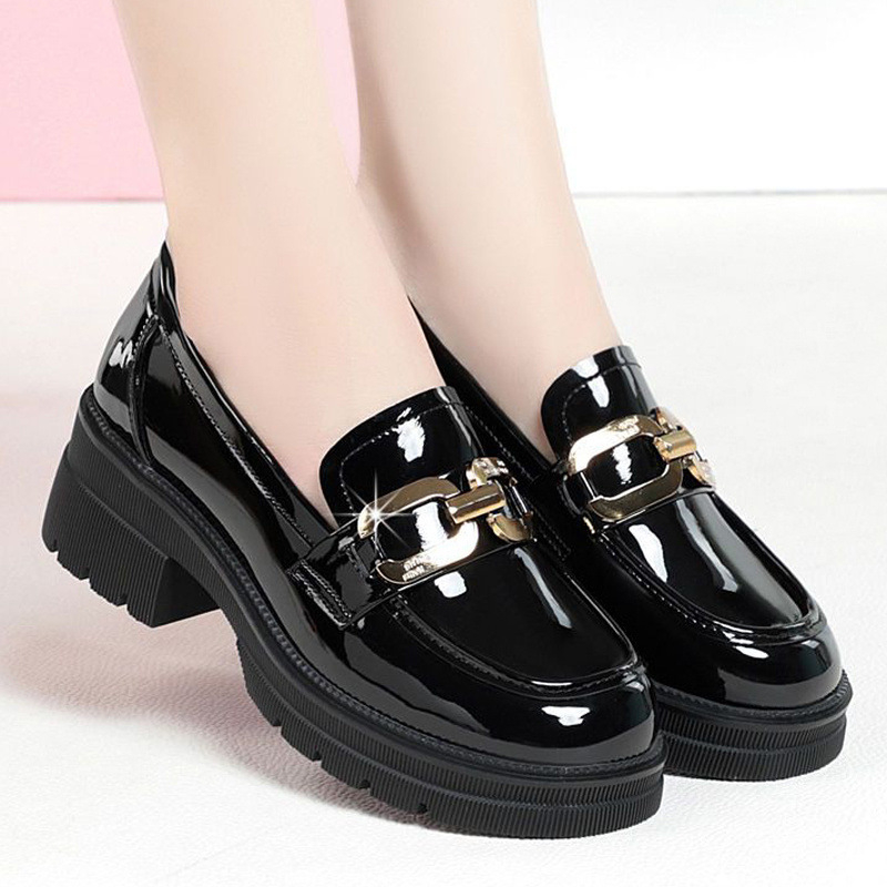 Női loaferok – kerek orr, PU felső rész, 3–5 cm-es vastag sarkú, gumitalp, csatos slip-on