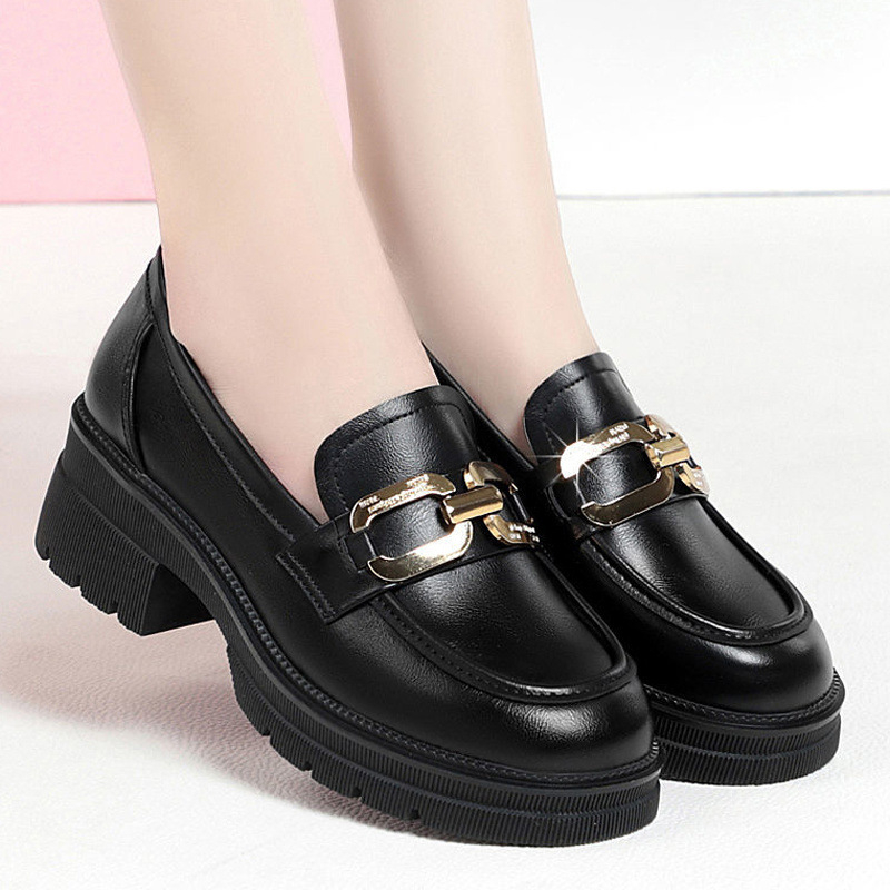 Női loaferok – kerek orr, PU felső rész, 3–5 cm-es vastag sarkú, gumitalp, csatos slip-on