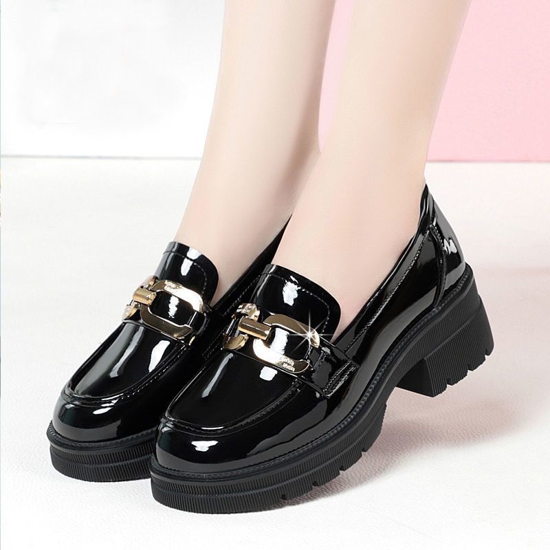 Női loaferok – kerek orr, PU felső rész, 3–5 cm-es vastag sarkú, gumitalp, csatos slip-on