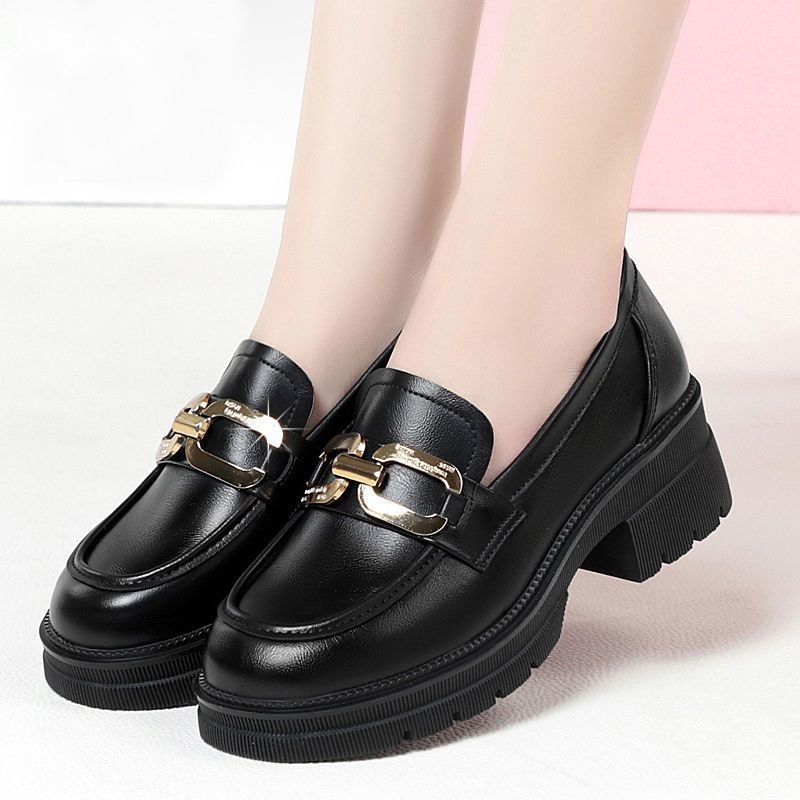 Női loaferok – kerek orr, PU felső rész, 3–5 cm-es vastag sarkú, gumitalp, csatos slip-on