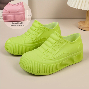 Moterų lietaus bateliai - atsparūs vandeniui PVC viršus, žemas vamzdelis, slip-on, žemas kulnas 1–3 cm