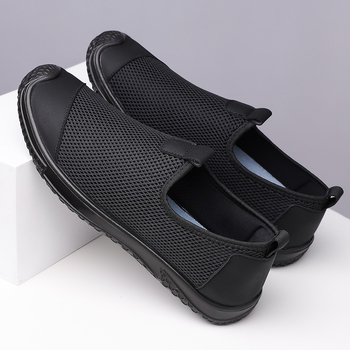 Vyriski slip-on bateliai iš tinklo viršaus, kvėpuojantys, su kaukolės raštu, žemas profilis, gumos padas
