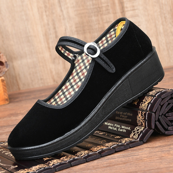 Moteriški audiniai batai kasdieniam nešiojimui, viršus – flokso, padas – poliuretanas, vidutinio aukščio kulnas 3–5 cm, apvali nosis