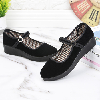 Moteriški audiniai batai kasdieniam nešiojimui, viršus – flokso, padas – poliuretanas, vidutinio aukščio kulnas 3–5 cm, apvali nosis