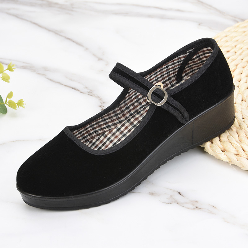 Moteriški audiniai batai kasdieniam nešiojimui, viršus – flokso, padas – poliuretanas, vidutinio aukščio kulnas 3–5 cm, apvali nosis