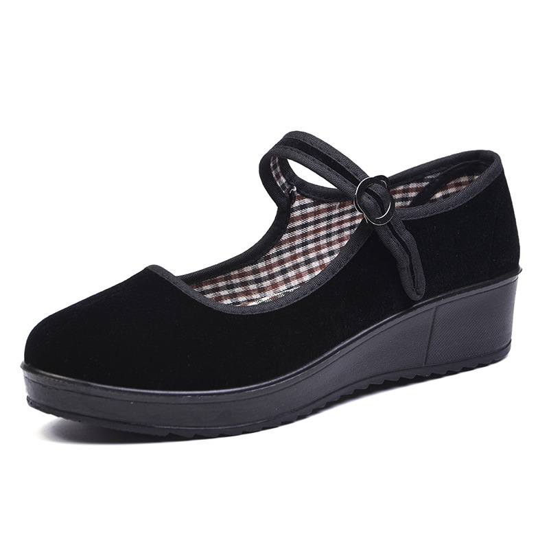 Moteriški audiniai batai kasdieniam nešiojimui, viršus – flokso, padas – poliuretanas, vidutinio aukščio kulnas 3–5 cm, apvali nosis