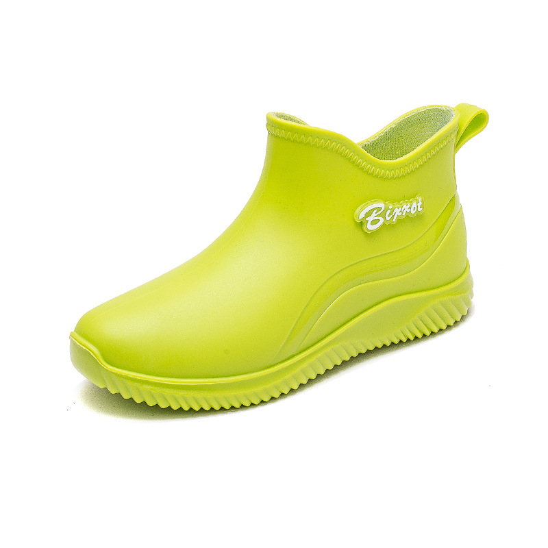 Moteriški trumpi lietaus batai - vandeniui atsparūs, neslystanti padas, PVC viršus, visoms metų laikams