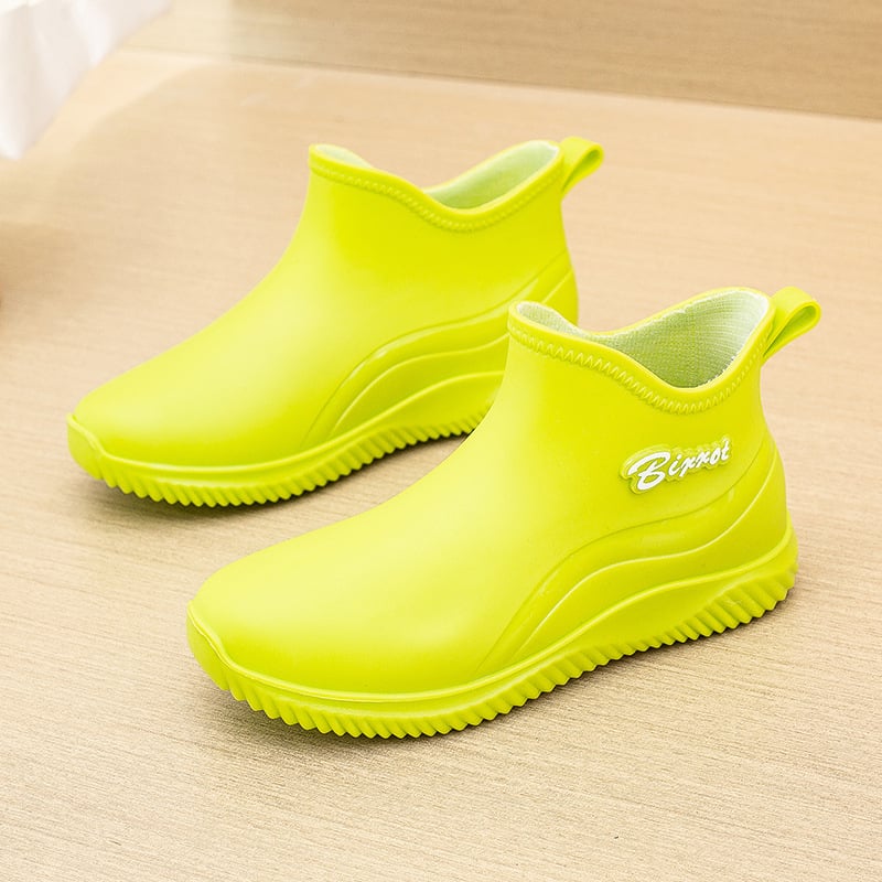 Moteriški trumpi lietaus batai - vandeniui atsparūs, neslystanti padas, PVC viršus, visoms metų laikams
