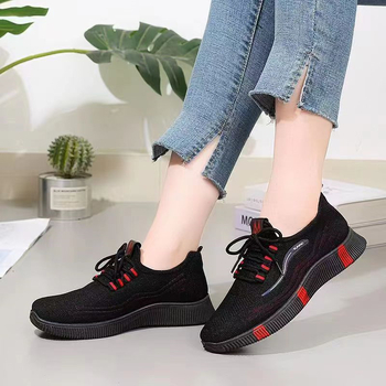 Γυναικεία άνετα παπούτσια περιπάτου από δίχτυ με επάνω fly-knit, στρογγυλή μύτη, ενέσιμη σόλα, αντιολισθητικά, διαπνέοντα και ελαφριά, χαμηλό τακούνι 1-3 εκ.