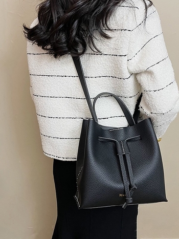 Geantă de damă din PU Bucket Bag — siluetă vertical-pătrată, stil urban simplu, închidere cu șnur, buzunar pentru telefon