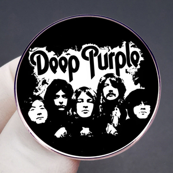Brošą Deep Purple grupė – metalinis lydinys, elektroplatinavimas, raidžių dizainas
