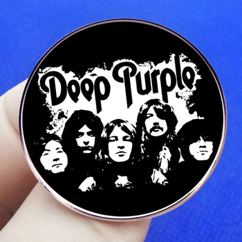 Brošą Deep Purple grupė – metalinis lydinys, elektroplatinavimas, raidžių dizainas