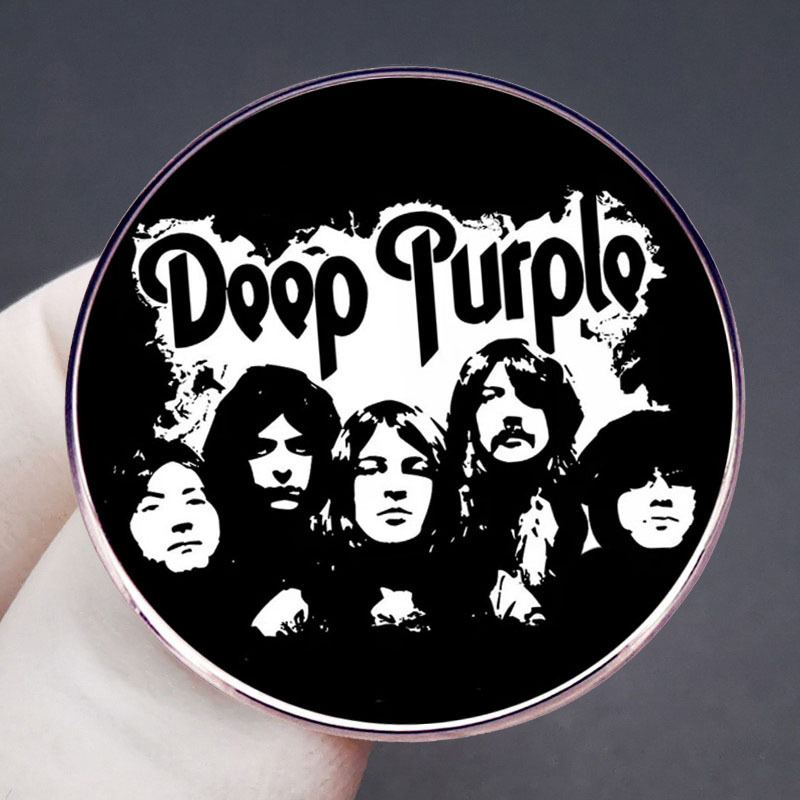 Brošą Deep Purple grupė – metalinis lydinys, elektroplatinavimas, raidžių dizainas