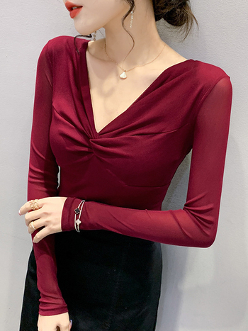 Μπλουζάκι με λεοπάρ εκτύπωση από διχτυωτό ύφασμα, V-λαιμό, μακριά μανίκια, στενή γραμμή