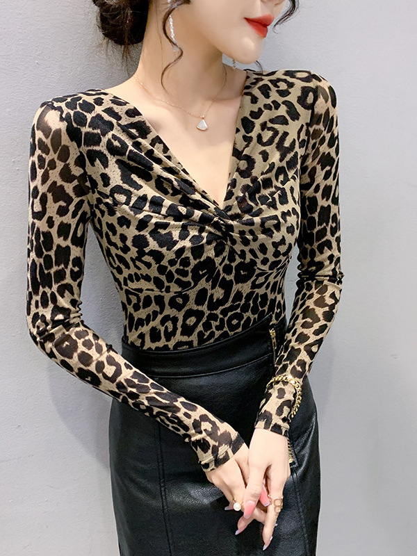 Mrežasta majica s V-izrezom, leopard uzorak, dugi rukavi, uski kroj