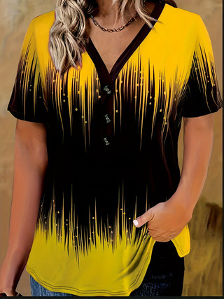 T-shirt με V-λαιμό, γεωμετρικό μοτίβο, 90-95% πολυεστέρας, κοντό μανίκι, άνετη γραμμή