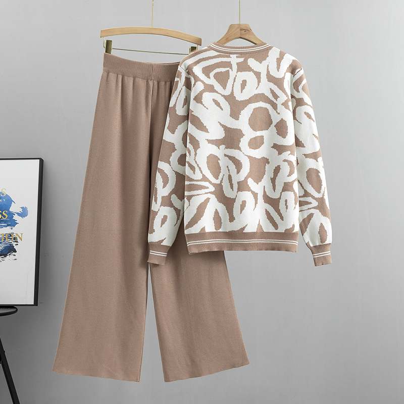 Ženski dvodijelni set: pleteni kardigan s leopard uzorkom i široke hlače, jesen 2025, žakardno pletenje, viskozna vlakna, ležerni japansko-korejski stil