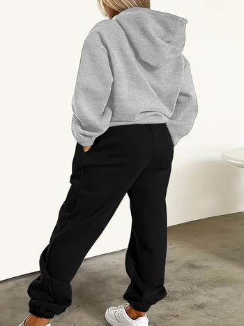 Φούτερ με κουκούλα από βελούδο, άνετης γραμμής, μακριά μανίκια, πολυεστέρας 90–95%, μεσαίας πυκνότητας