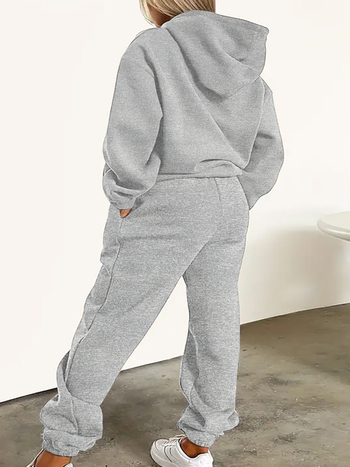 Φούτερ με κουκούλα από βελούδο, άνετης γραμμής, μακριά μανίκια, πολυεστέρας 90–95%, μεσαίας πυκνότητας