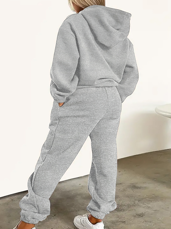 Φούτερ με κουκούλα από βελούδο, άνετης γραμμής, μακριά μανίκια, πολυεστέρας 90–95%, μεσαίας πυκνότητας