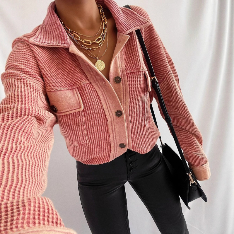 Kabát gallérral, lazított szabás, középhosszú, poliészter, brit stílus.