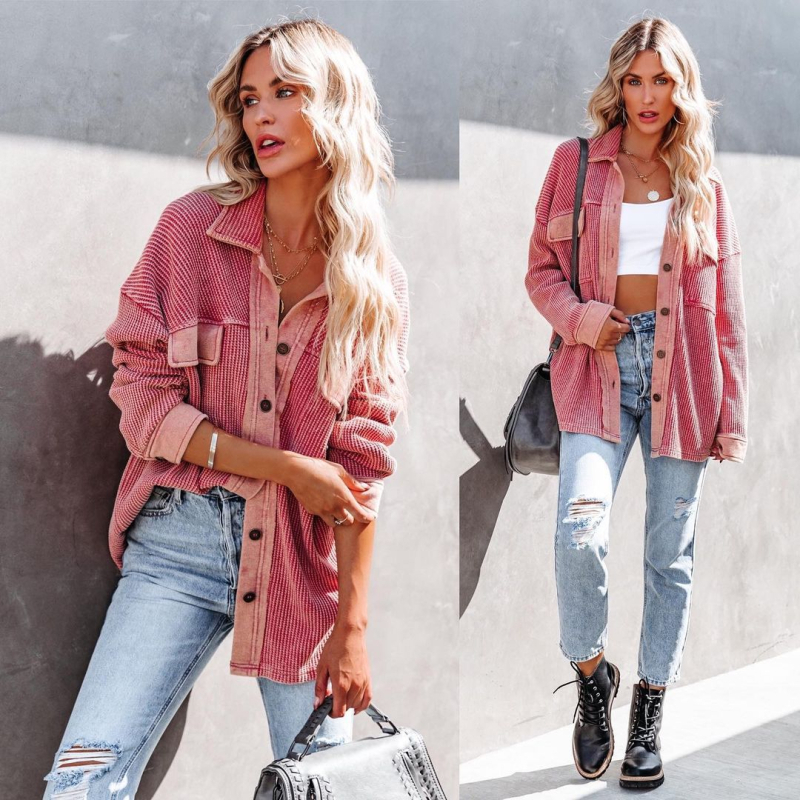 Kabát gallérral, lazított szabás, középhosszú, poliészter, brit stílus.