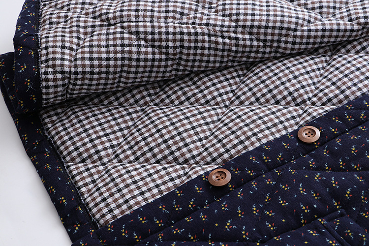 Moteriškas medvilniniu užpildytu paltu su gobtuvu, gėlėtas raštas, retro stilius, Korėjos įtaka, nacionalinis stilius, žiema 2022