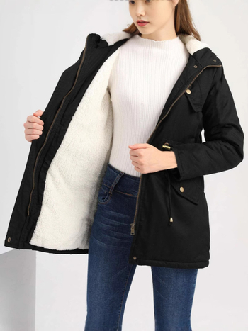 Moteriška vidutinio ilgio parka su gobtuvu, medvilnės užpildas, poliesterio-elastano audinys, stora, laisvas kirpimas, ilgos rankovės, užtrauktukas, žiema 2024