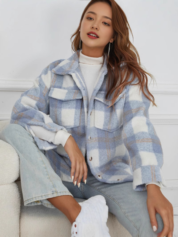 Moteriškas poliesterio paltas languotu raštu, laisvas kirpimas, vidutinio ilgio 50–65 cm, ilgos rankovės