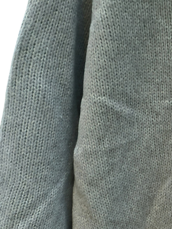 Moteriškas megztinis iš poliesterio, ilgomis rankovėmis, apvalus kaklas, nuleisti pečiai, 95%+ audinys