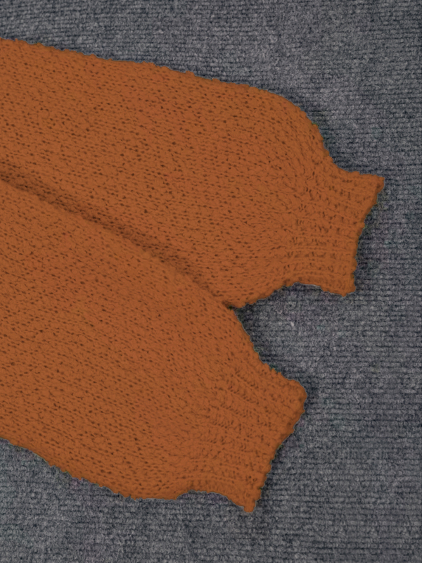 Moteriški megztinis su V formos kaklu, ilgos rankovės, įprasto ilgio, 95% poliesteris, žiema 2024