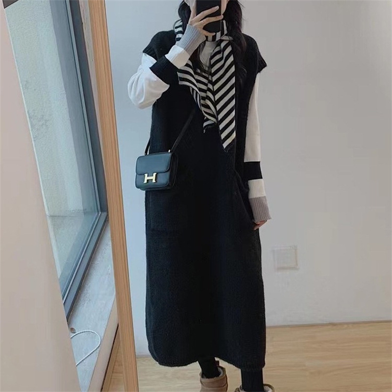 Rochie tricotată cu decolteu în V, fără mâneci, lungime midi, croială A-line, pentru femei