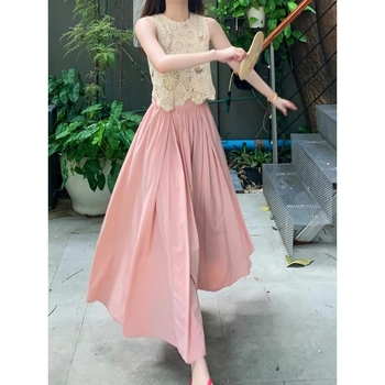 Dviejų dalių komplektas: mezgta liemenė ir sijonas su nereguliariu siluetu, poliesteris 70–80%, 2024 m. vasara, Koliažo/Siuvimo procesas, Gaivus ir saldus stilius