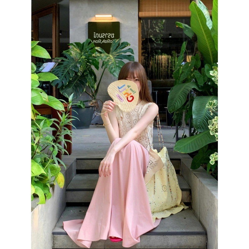 Dviejų dalių komplektas: mezgta liemenė ir sijonas su nereguliariu siluetu, poliesteris 70–80%, 2024 m. vasara, Koliažo/Siuvimo procesas, Gaivus ir saldus stilius