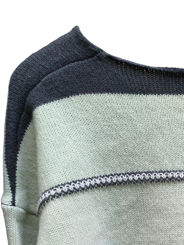 Moteriškas dryžuotas megztinis, poliesteris, V formos kaklas, ilgos rankovės, žiemos kolekcija 2024