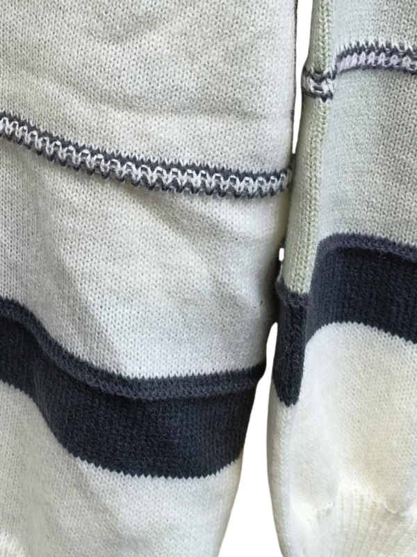 Moteriškas dryžuotas megztinis, poliesteris, V formos kaklas, ilgos rankovės, žiemos kolekcija 2024