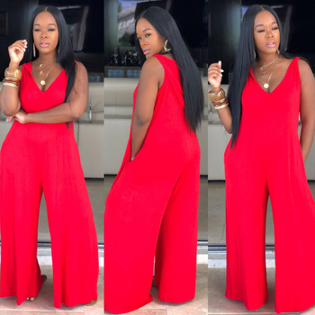 Комбинезон с V-образно деколте и презрамки, прави панталони, средна талия, полиестрова смес над 95%, стил уличен хипстър