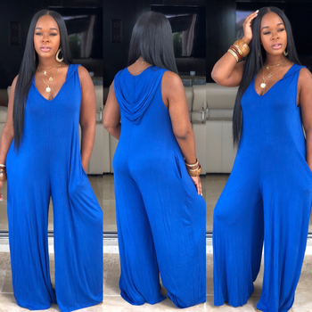 Комбинезон с V-образно деколте и презрамки, прави панталони, средна талия, полиестрова смес над 95%, стил уличен хипстър