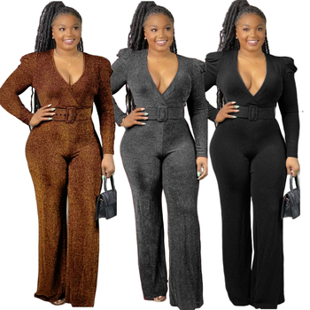 Salopetă sexy cu decolteu în V, fire metalice aurii și argintii, talie medie, pantaloni largi, curea inclusă; material: tricot elastic din mătase strălucitoare, 71–80% fibră clorurată, 10–29% bumbac