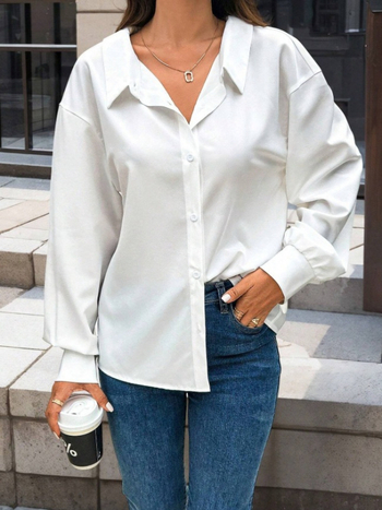 Риза с метална верига на деколте, открит гръб, дълги ръкави, пайчворк детайл, полиестерна материя