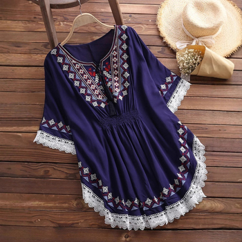 Геометрична риза с V‑образно деколте, свободен силует, къси ръкави с лист лотуса, дължина 50–65 см