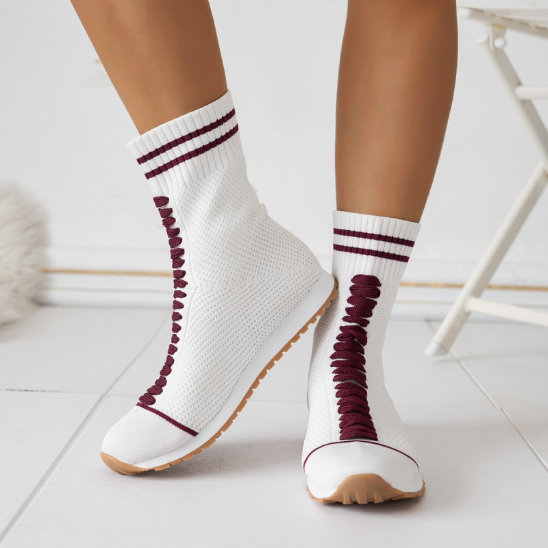 Moterų megztų kojinių auliniai bateliai su vidutinio aukščio viršumi, apvali nosis, žemas 1–3 cm kulnas, guma padas, audinių įdaila