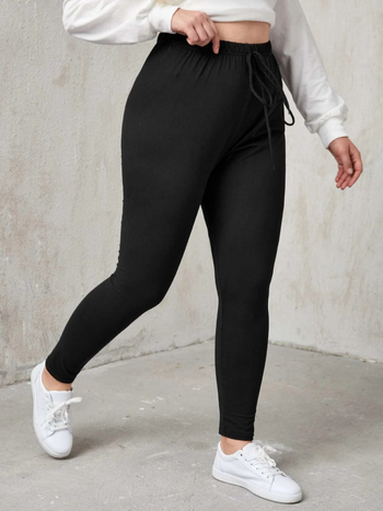 Moterų leginsai su raišteliu sportui ir kasdienai, elastinga juosmens, trumpas ilgis, Milk Silk audinys, 95% poliesteris + spandeks <30%, ruduo 2024