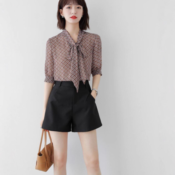 Kasdieninės moterų aukšto juosmens, tiesaus kirpimo kelnės — poliesterio-viskozės mišinys, 50–70% poliesterio, vasara 2025