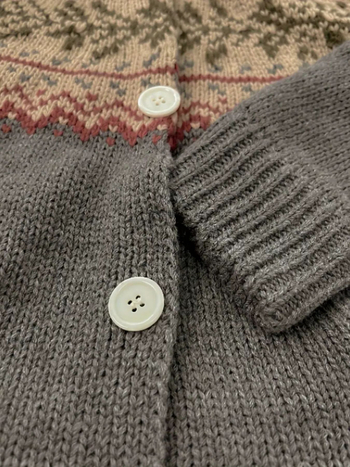 Moteriškas megztinis su gobtuvu iš poliesterio su geometriniu raštu, ilgos rankovės, vidutinio ilgio, elegantiškas stilius, laisvas kirpimas