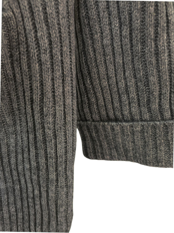 Moteriškas megztas kardiganas su kišenėmis, laisvas kirpimas, poliesteris (≥95%), ilgis 80–100 cm, atvira apykaklė.